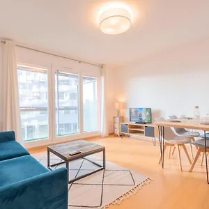 https://la-madeleine-nice-spacious-apartment-with-parking-and-balcony.lillehotels.org